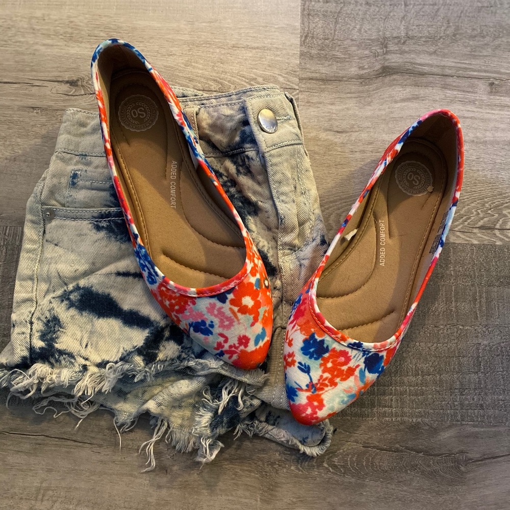 Floral Pointed Toe Flats- size 7
